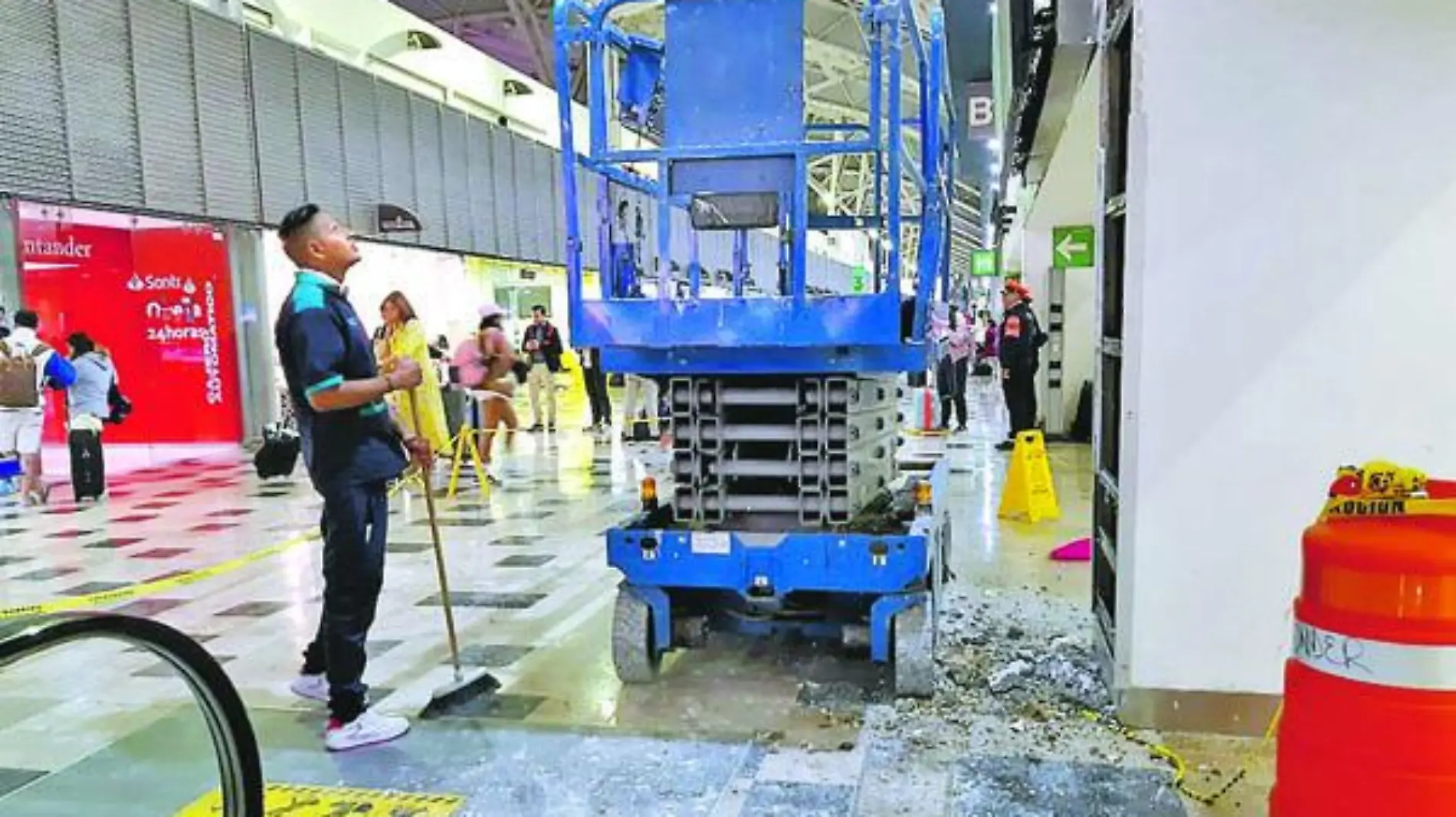 Tormenta en CDMX deja caos y encharcamientos en vialidades, en el Metro y el AICM